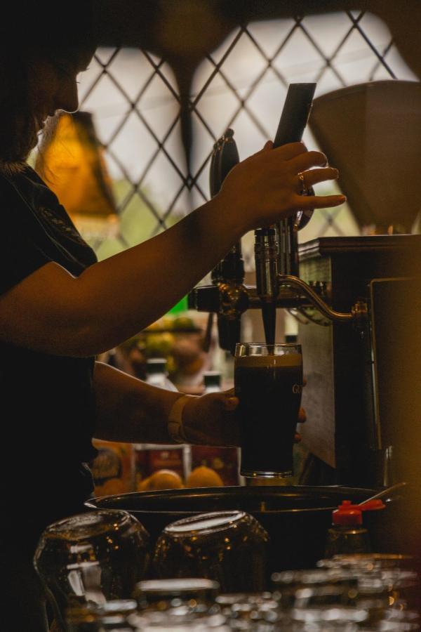 The Village Inn Bohola Ngoại thất bức ảnh